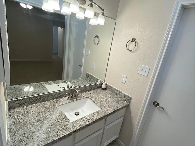 33 N Rain Forest Ct — Photo 13