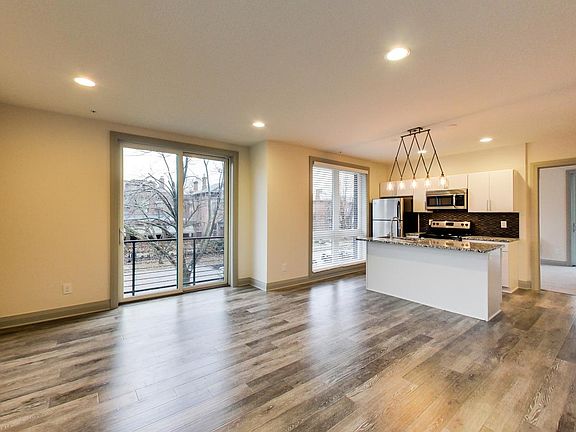4th image of 40 W 3rd Ave APT 206