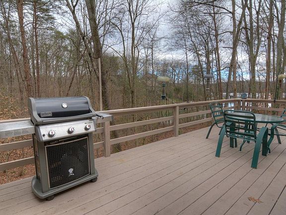 Expansive open deck