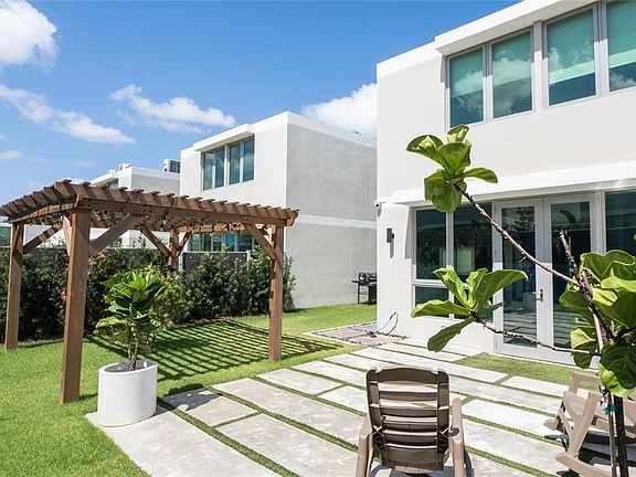 4th image of 68 Riviera Vlg