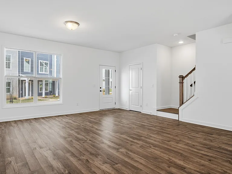 1053 Balsam Ln — Photo 5