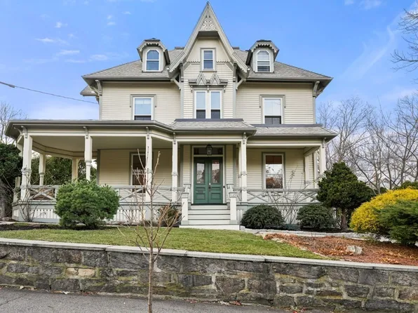 105 Eldredge St, Newton, MA 02458