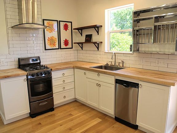 4th image of 2206 Parkway Dr