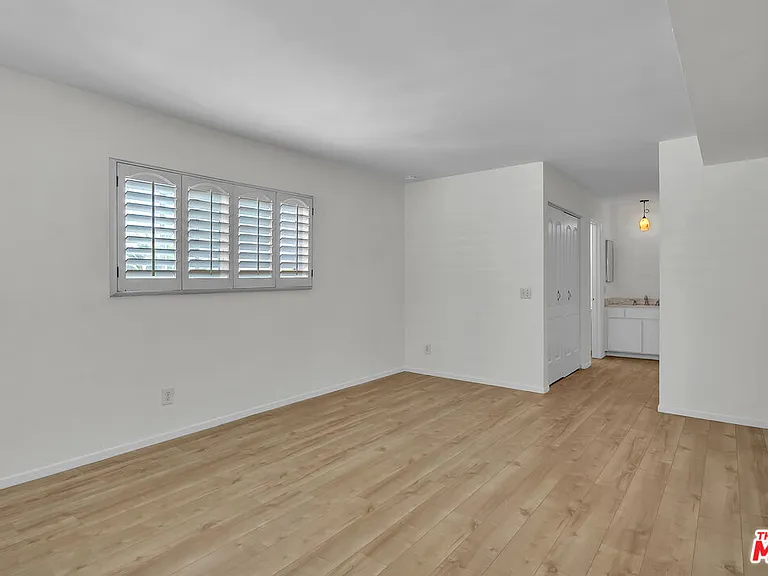 620 N Kenwood St #209 — Photo 12