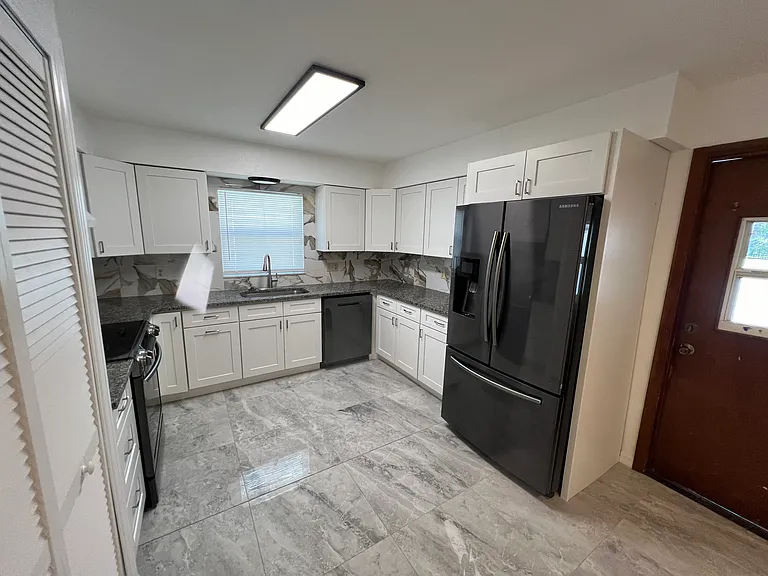 1906 Dixie Belle Dr — Photo 6