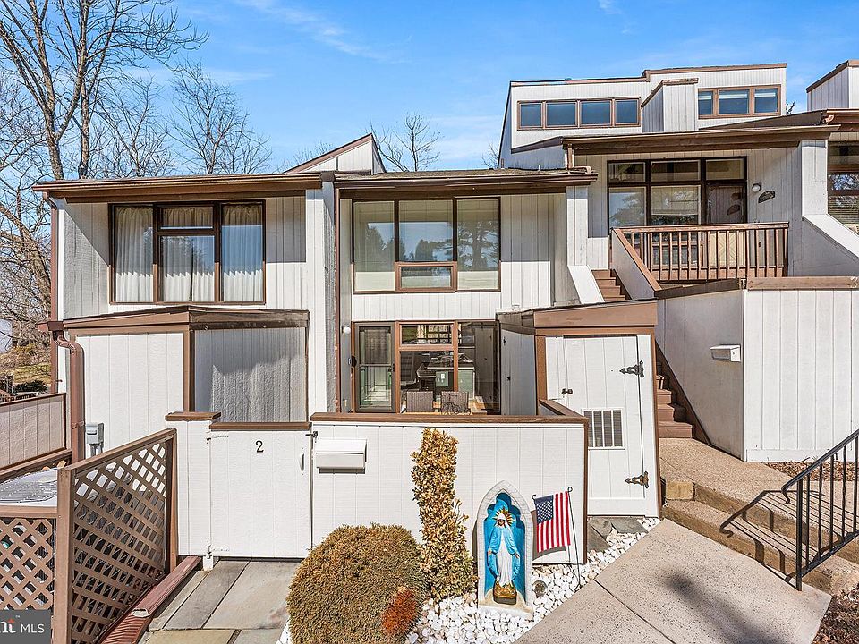 1st image of 2 Smoke Rise