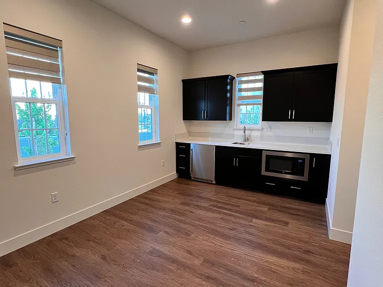 4045 Maddy Ave — Photo 5