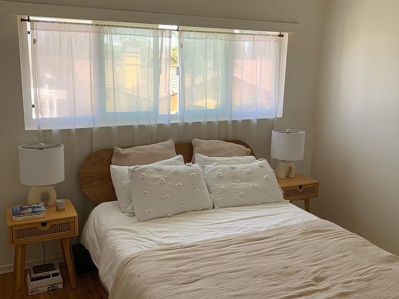 5th image of 4121 Wade St #1