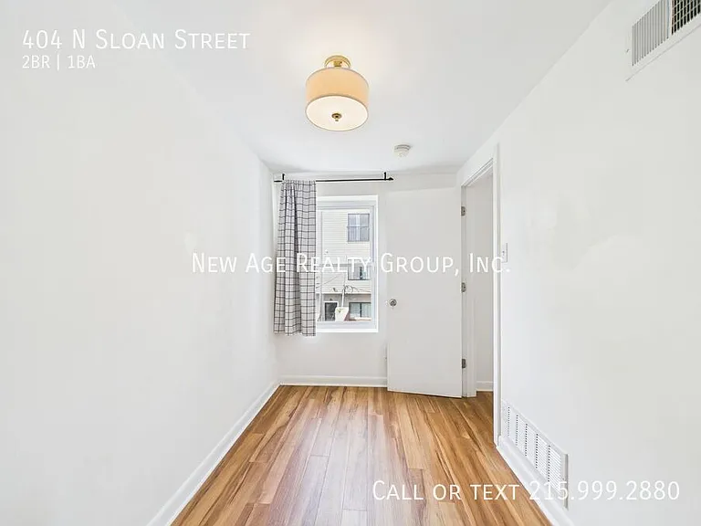 404 N Sloan St — Photo 6