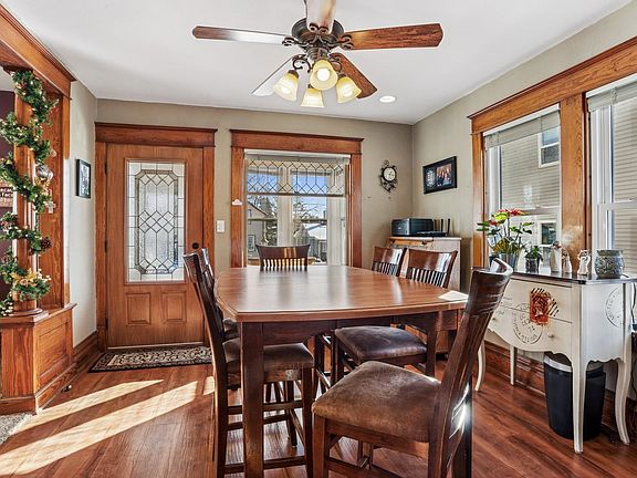 4th image of 128 School St