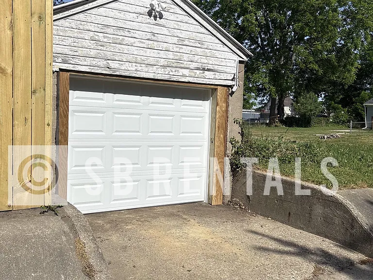 135 E Bowman St — Photo 9
