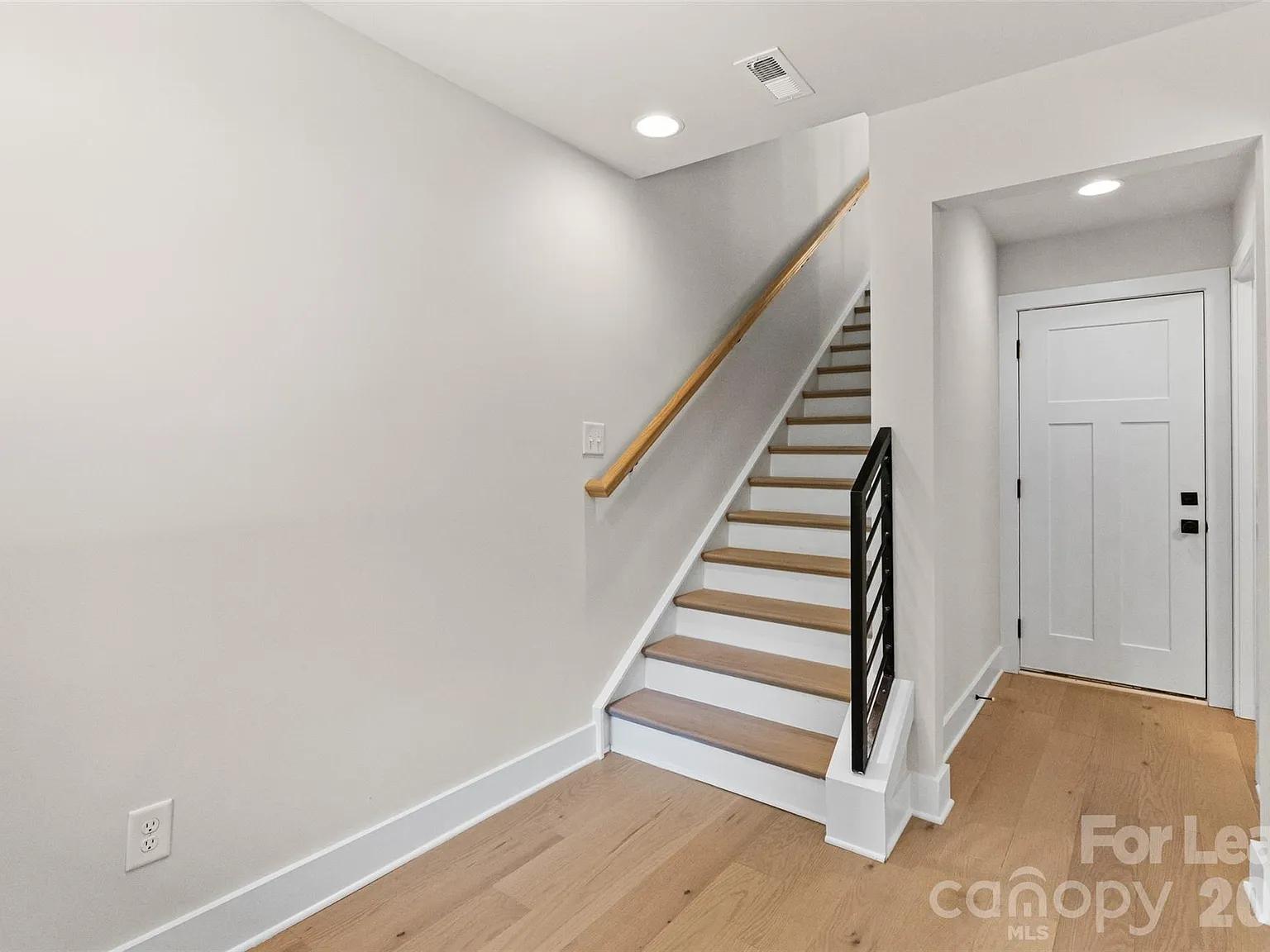 4 bed, 4.5 bath, 2439 sqft, $3,500 — Photo 4