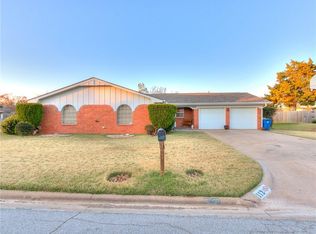 112 Riviera Dr, Chickasha, OK 73018