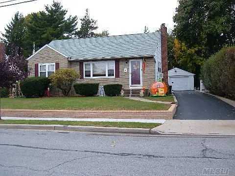 69 Whaley Ave photo 1