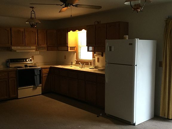 5th image of 605 N Main St