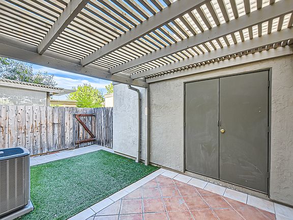 4th image of 5050 La Cuenta Dr