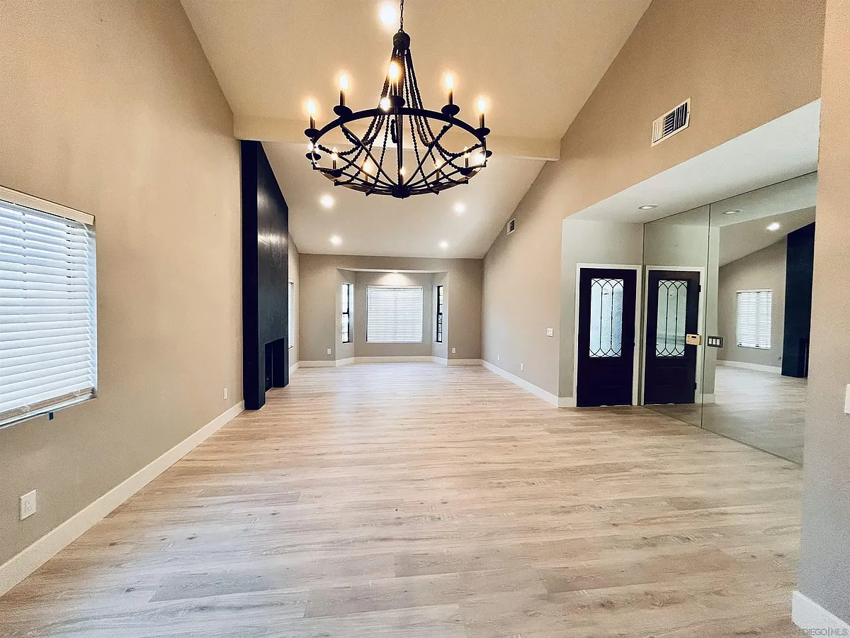 Building Photo - 38825 Charlesworth Dr