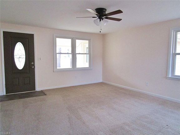 4th image of 90 Kraft St
