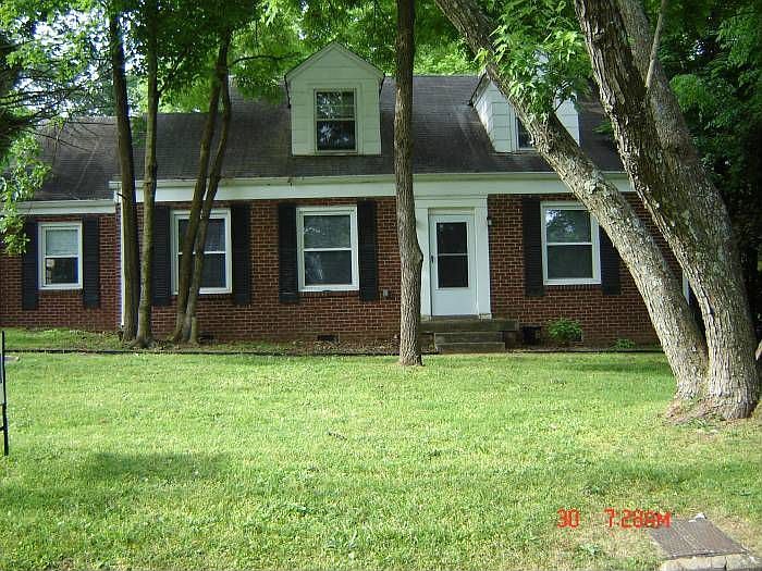 Duplex/beautiful yard
