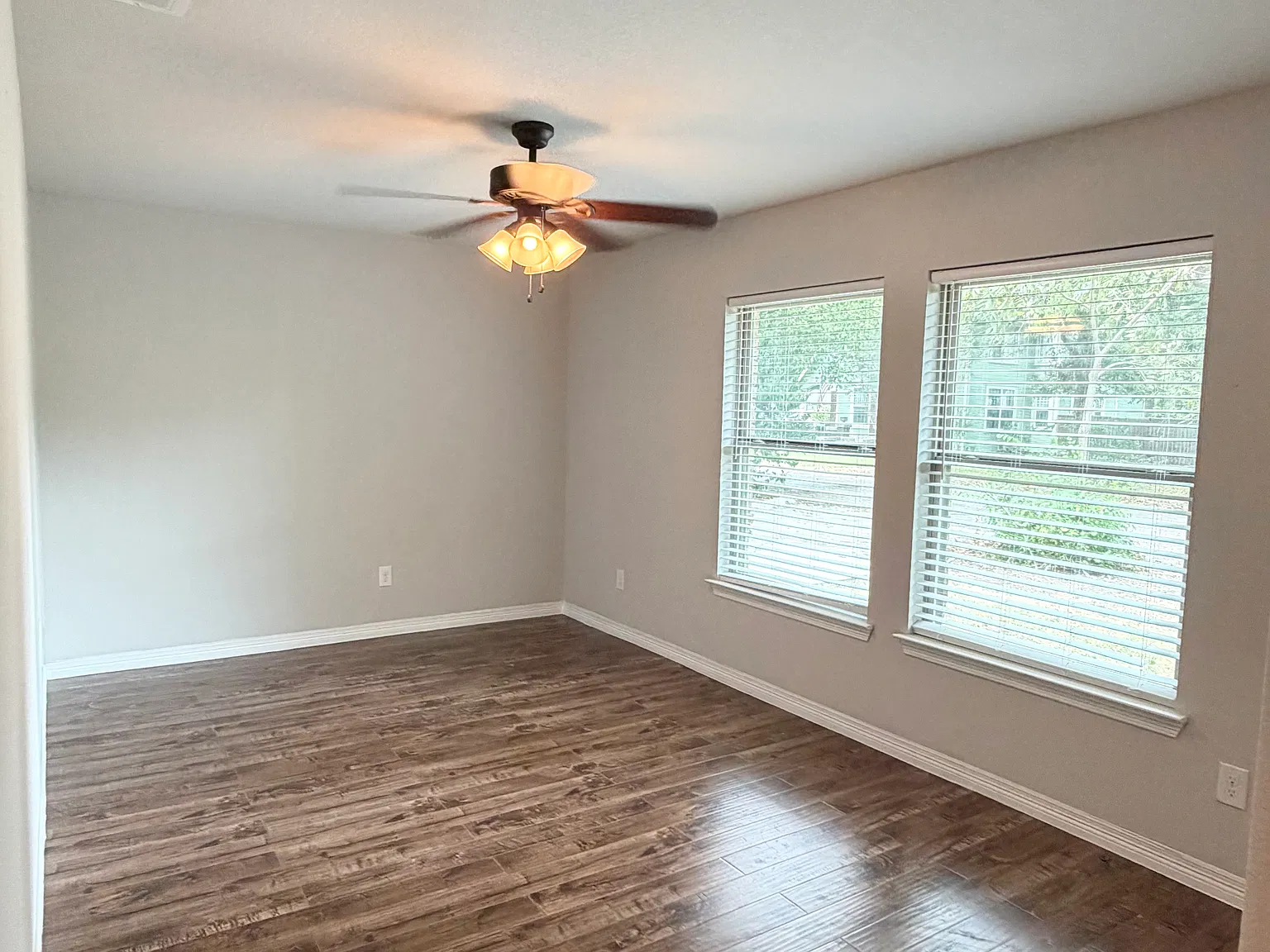 3 bed, 2010 sqft, $2,200 — Photo 2