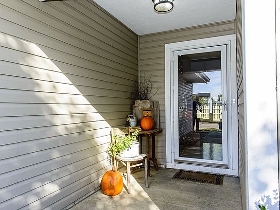 5th image of 3417 Sussex Ln