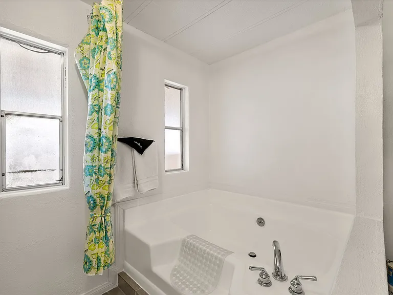 1051 Heritage Dr — Photo 9