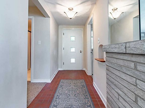 4th image of 1011 W Stratford Dr