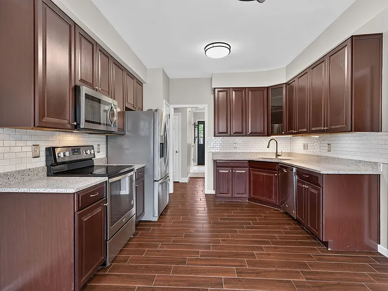 898 Gunston Ct — Photo 9