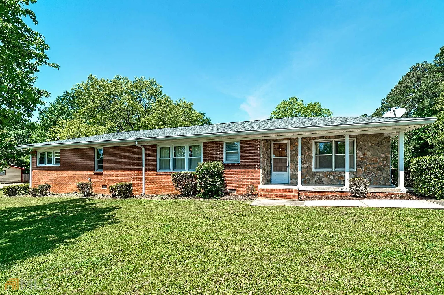 15 Highland Blvd photo 1