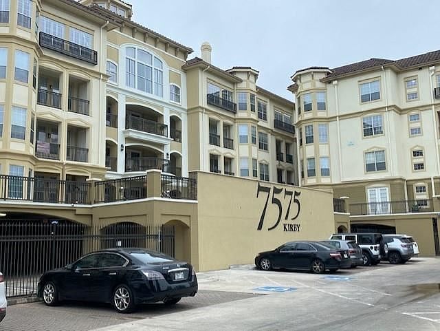 1st image of 7575 Kirby Dr APT 1312