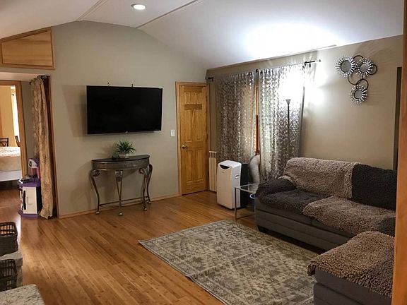 3rd image of 639 Hunter Ave