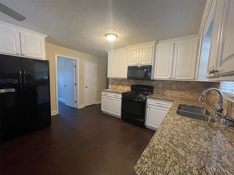 407 Stroll Dr — Photo 5