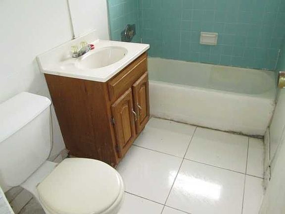 5th image of 1021 N 70th Ave