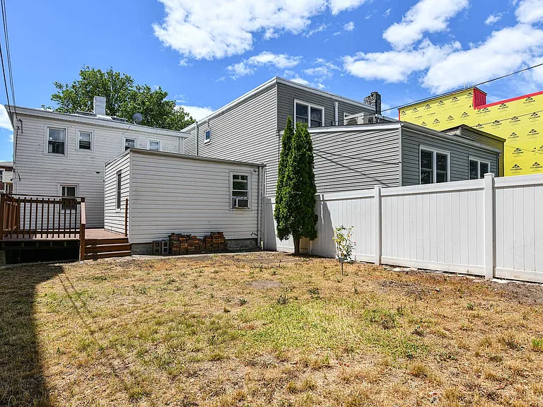 26 Charles St #1 — Photo 35