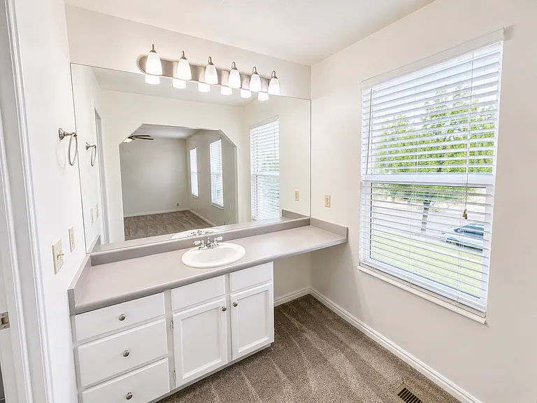 1564 E Hidden Valley Dr — Photo 22