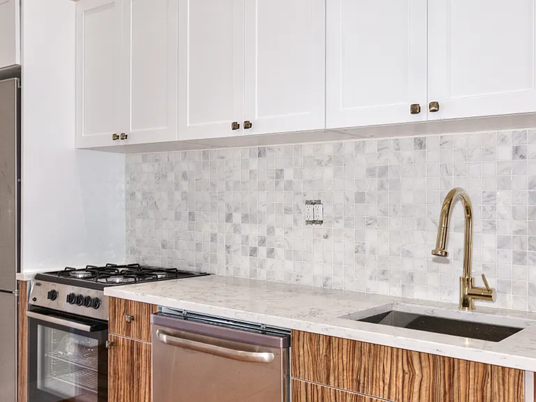 230 Schaefer St #1R — Photo 4