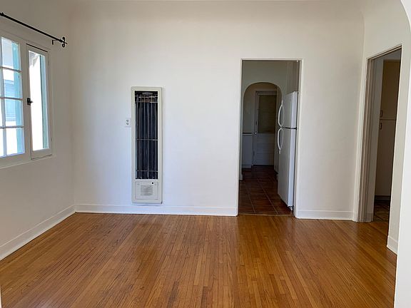 5th image of 149 La Verne Ave APT B