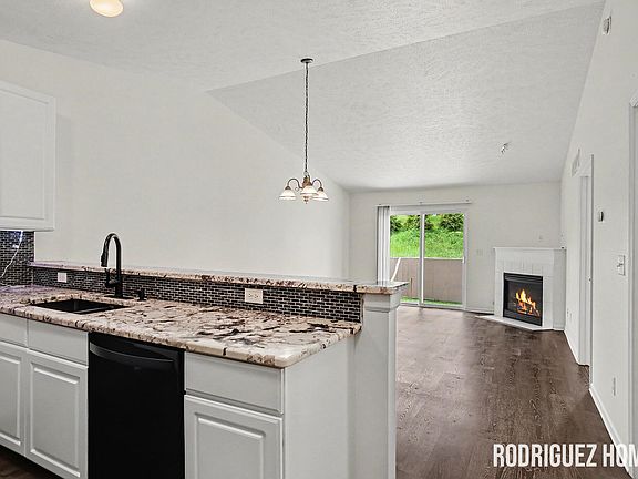 3rd image of 2621 Cascade Place Dr SE