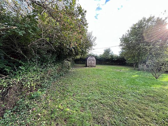 5th image of 211 Foxwood Dr