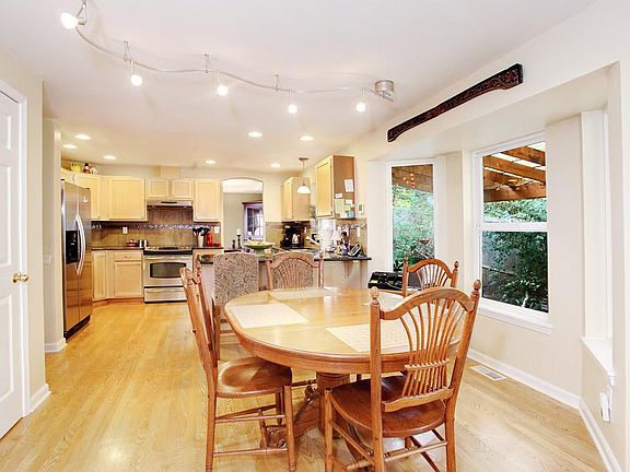 4th image of 9309 138th Ct NE