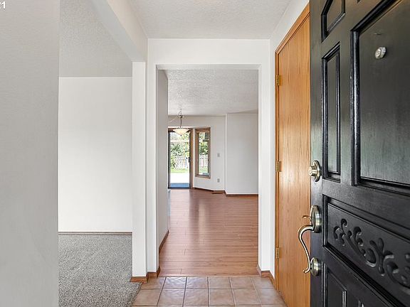 2nd image of 4679 SE Mason Hill Dr