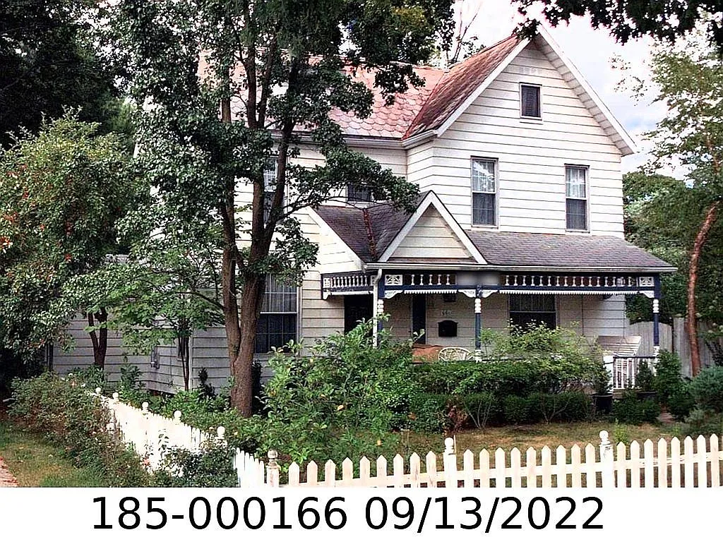 606 Main St photo 1
