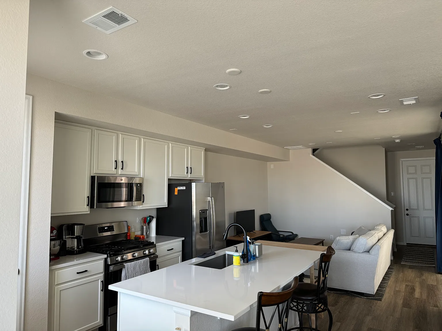 3 bed, 2.5 bath, 1475 sqft, $1,000 — Photo 2