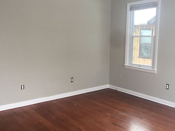 2nd image of 1326 E Lincoln Ave