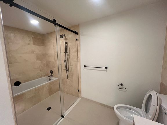 5th image of 333 Ward Ave #907