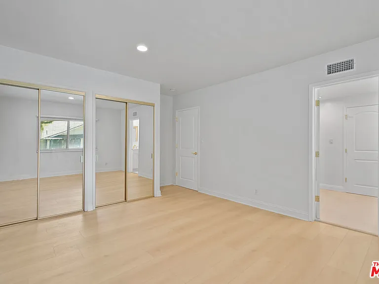4159 Regal Oak Dr — Photo 32