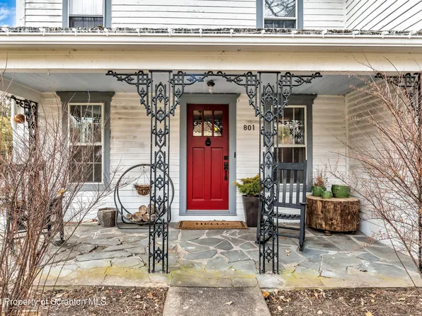 801 N Abington Rd, Waverly Township, PA 18411