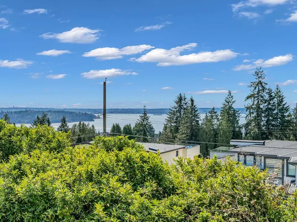 1230 Queens Ave, West Vancouver, BC V7S 2K2
