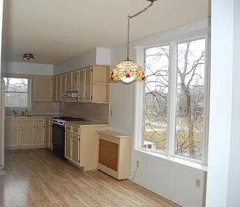 5th image of 681 Woodside Dr