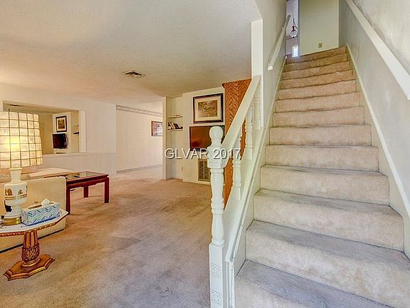 4th image of 169 Greenbriar Townhouse Way